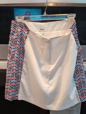 Izod White Skort with Red & Navy Chevron Side Panels